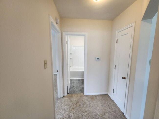Building Photo - Cozy 2 Bedroom Home