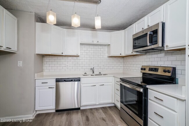 Building Photo - 5405 Tivoli Dr