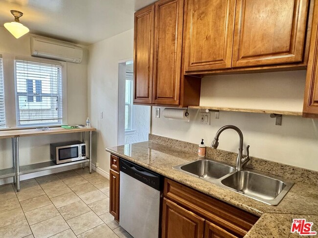 Building Photo - 3564 Dover St