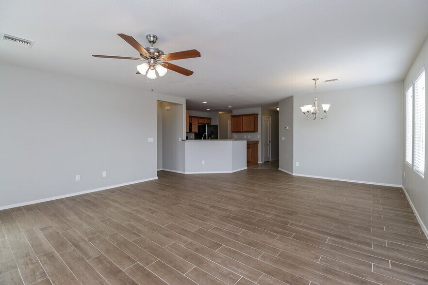 Building Photo - 37914 N Beverly Ave