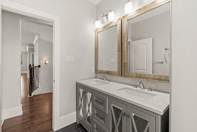 Building Photo - 8550 Ridgepoint Dr