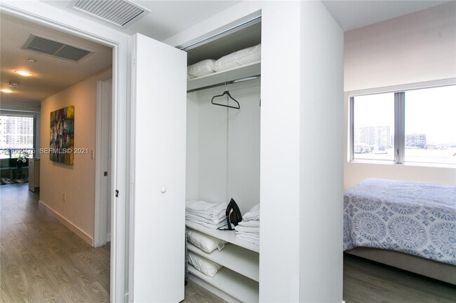 Building Photo - 2600 E Hallandale Beach Blvd