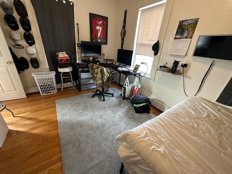 Building Photo - 53 W 7th St