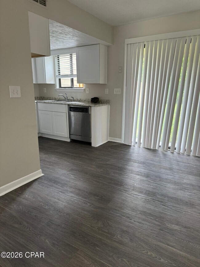 Building Photo - 2931 Ormond Ave