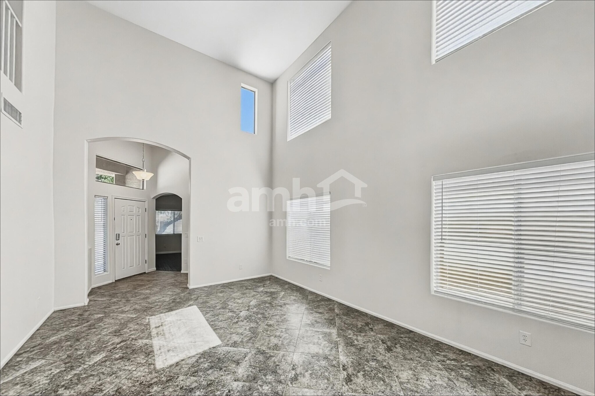 Building Photo - 3910 E Hematite Ln