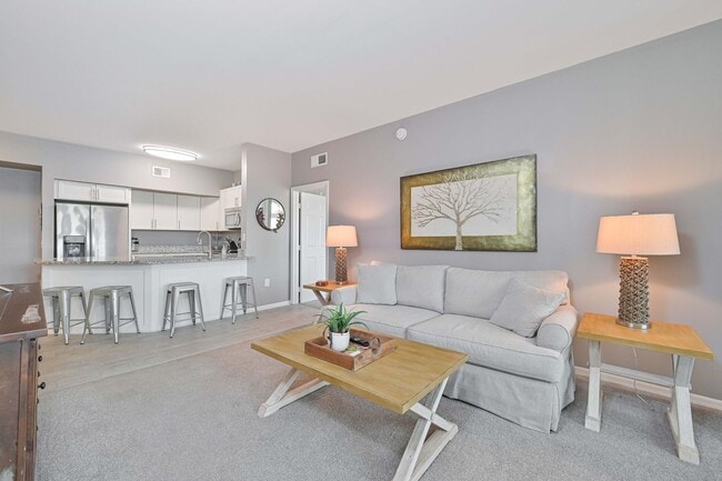 Building Photo - NOW AVAILABLE - Cozy Condo in Fort Myers - 15 Minutes from Beach!