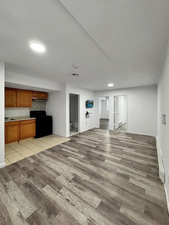 Building Photo - 117 Carteret Ave