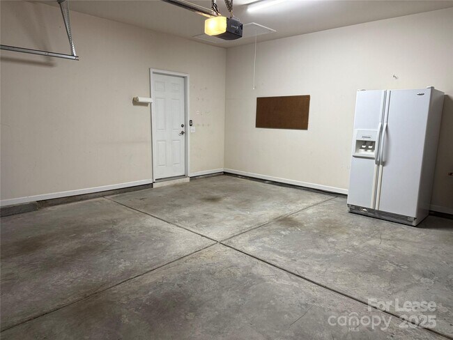Building Photo - 2135 Ashley River Rd