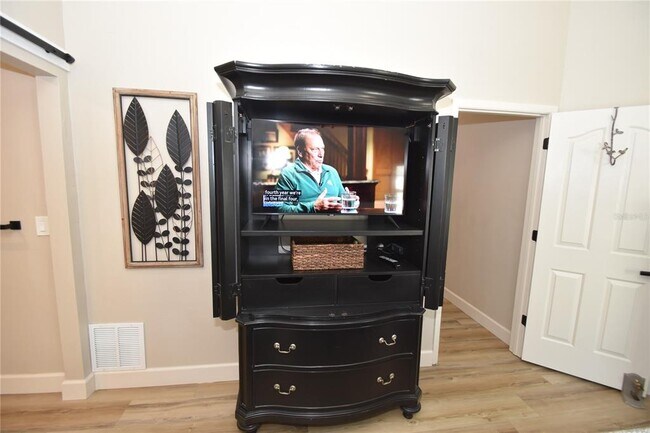 Building Photo - 1 Bedford Dr