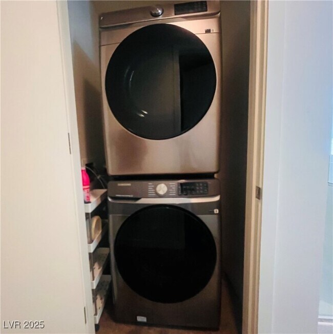 Building Photo - 353 E Bonneville Ave