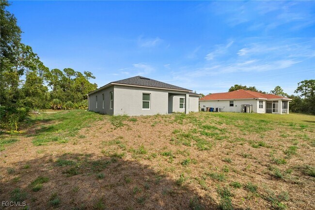 Building Photo - 942 Sunrise Blvd