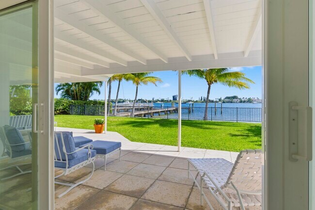 Building Photo - 3208 N Flagler Dr