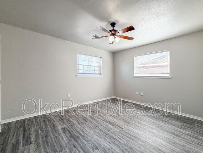 Building Photo - 2701 Yorkshire Ave
