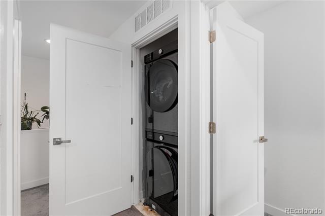 Building Photo - 1400 W Alaska Pl