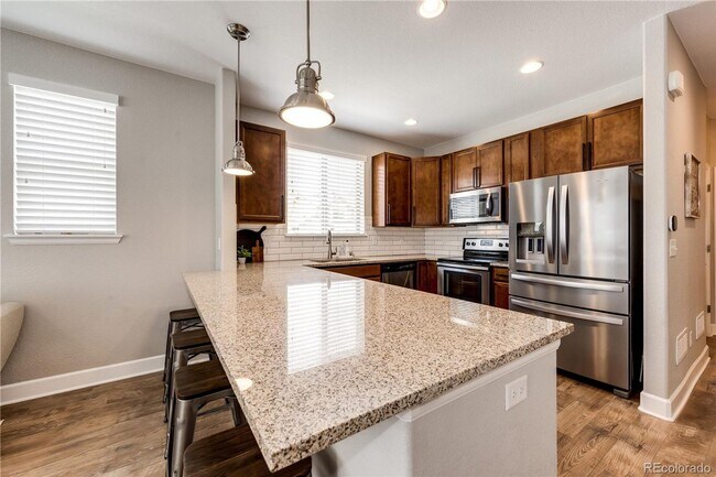 Building Photo - Lage & Beautiful 4 bedroom Townhome in Aurora