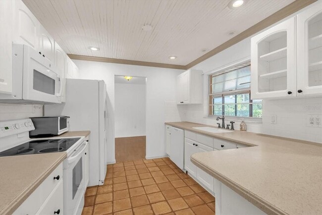 Building Photo - 6419 Hidden Dale Ave