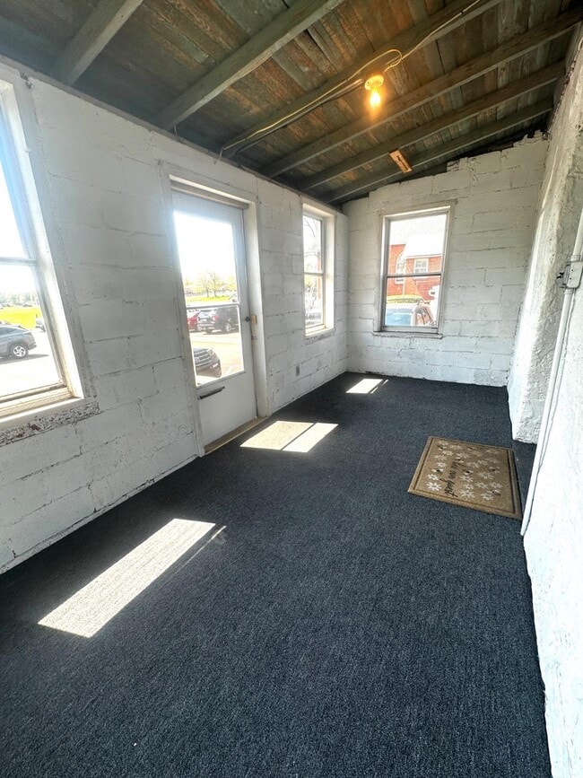 Building Photo - 381 W Ridge Pike