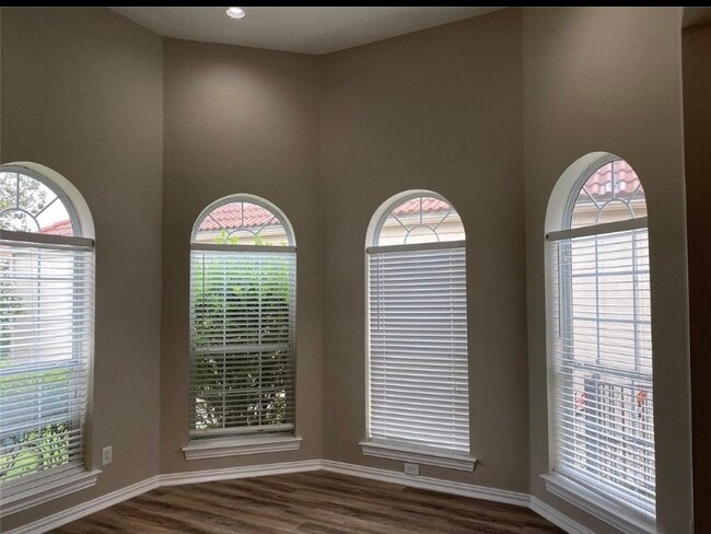 Building Photo - 3011 Bayside Dr