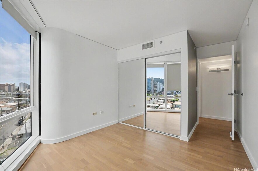 Building Photo - 1296 Kapiolani Blvd