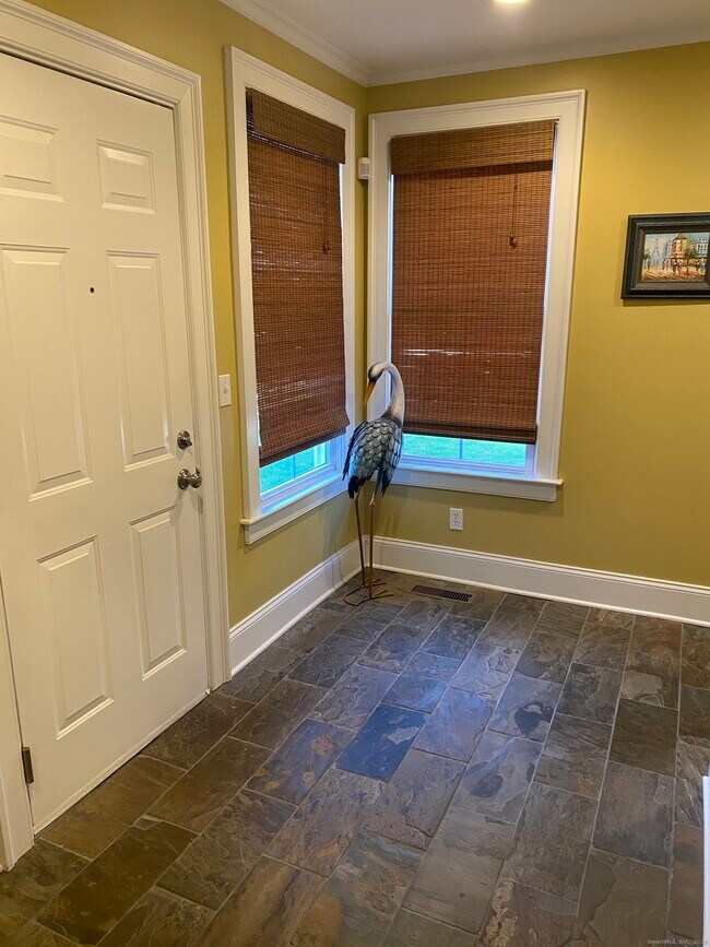 Building Photo - 103 W Broad St