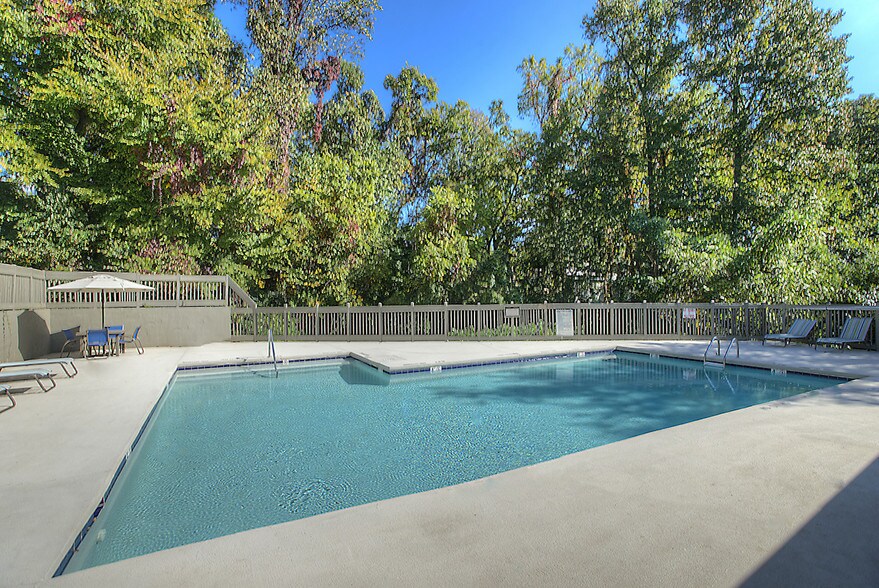 The Retreat 420321 Hewitt St Greensboro NC 27407 Apartment Finder