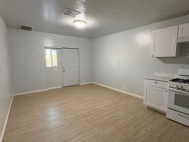 Building Photo - 345 E Navajo Rd