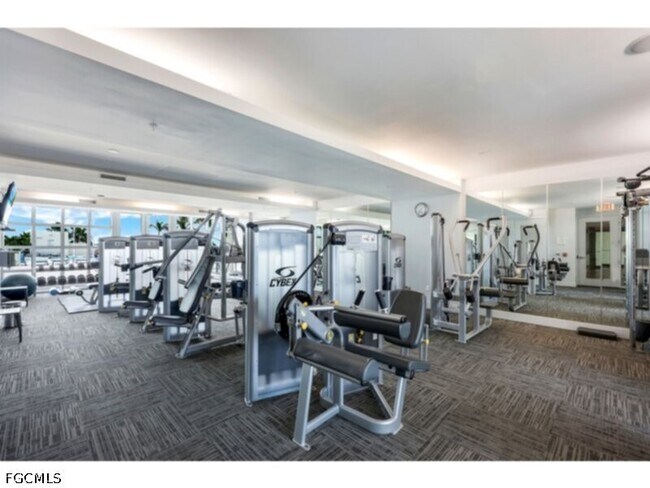 Building Photo - 3000 Oasis Grand Blvd