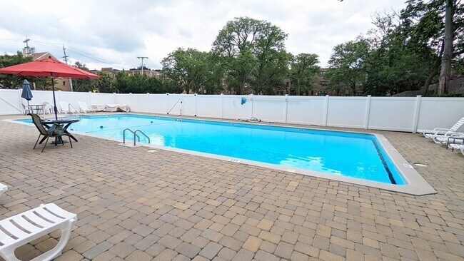 Building Photo - 50 Green St