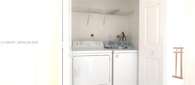 Building Photo - 2616 SE 14th Ave