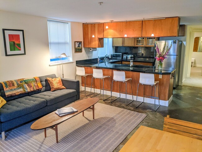 Building Photo - Furnished NW Alphabet district ground leve...