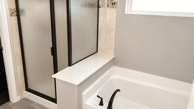 Building Photo - Beautiful 4Bed 3.5Bath Home in Victoria!