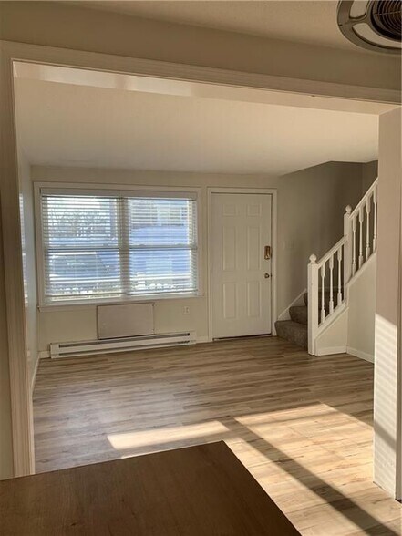 Building Photo - 200 Post Rd