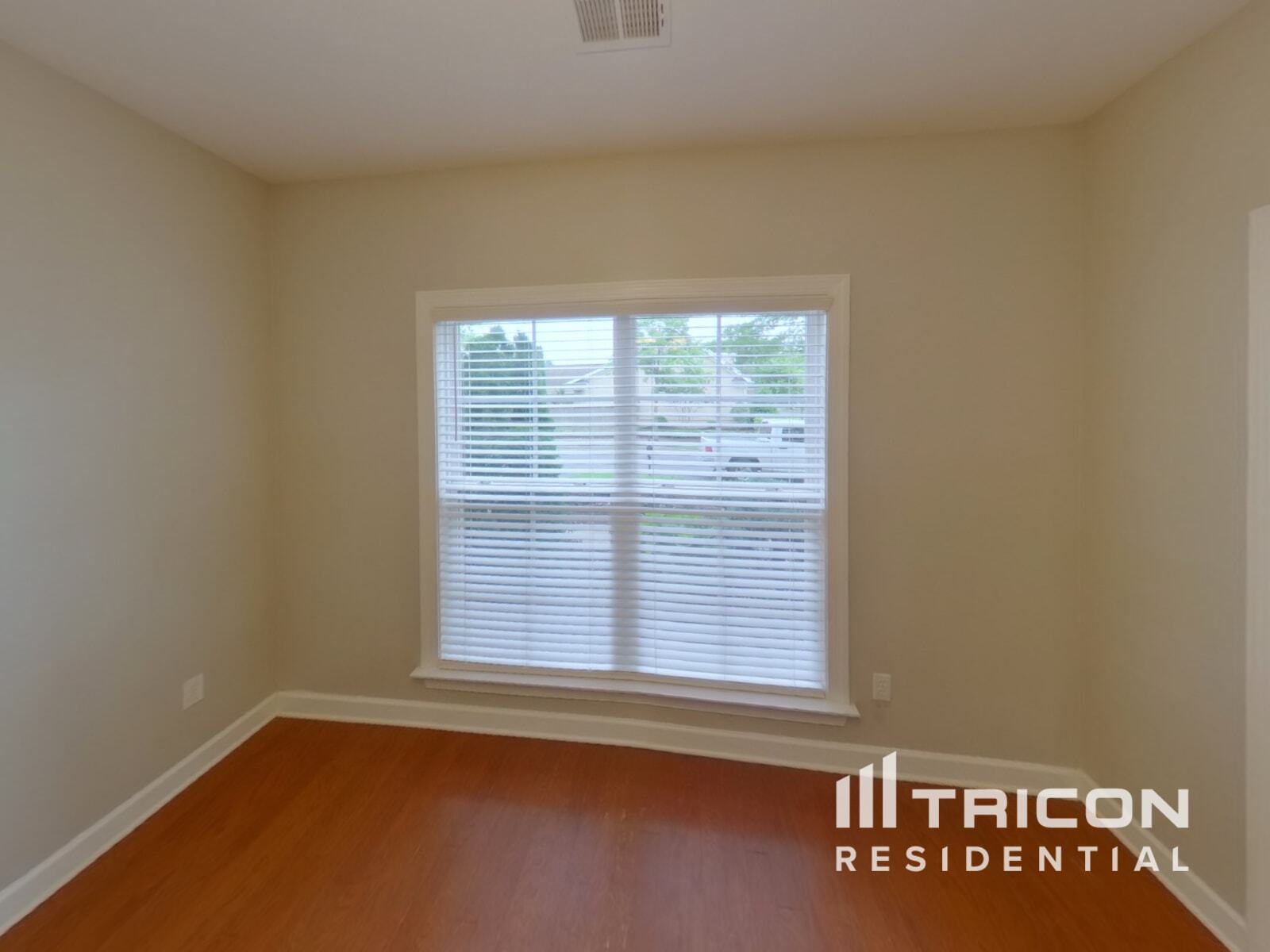 Building Photo - 3009 Kingston Cir N