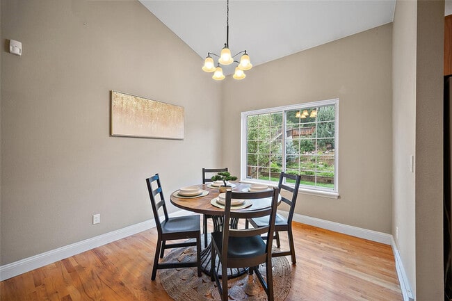 Building Photo - 1169 Beacon Hill Way