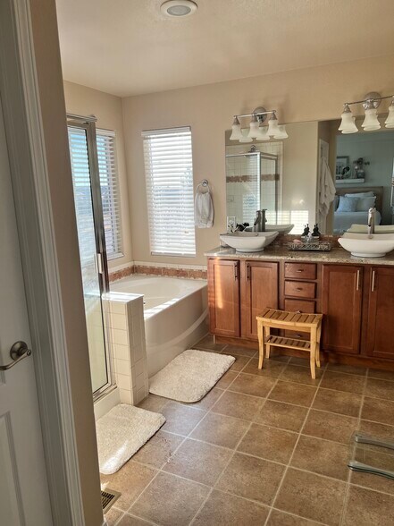 Building Photo - 6683 Silverwind Cir