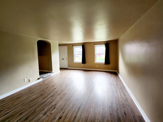 Building Photo - Recently Renovated 3 Bedroom in Harrisburg!