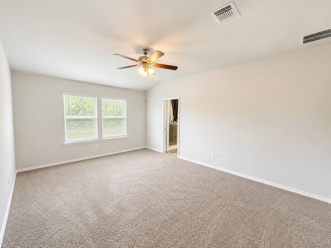 Building Photo - Available for Move-in June 10th!