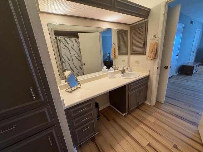 Building Photo - GREAT SPACIOUS CONDO | GATED | MEDICAL CENTER - 410 & IH10 | 3 BEDROOMS | 2 BATHROOMS