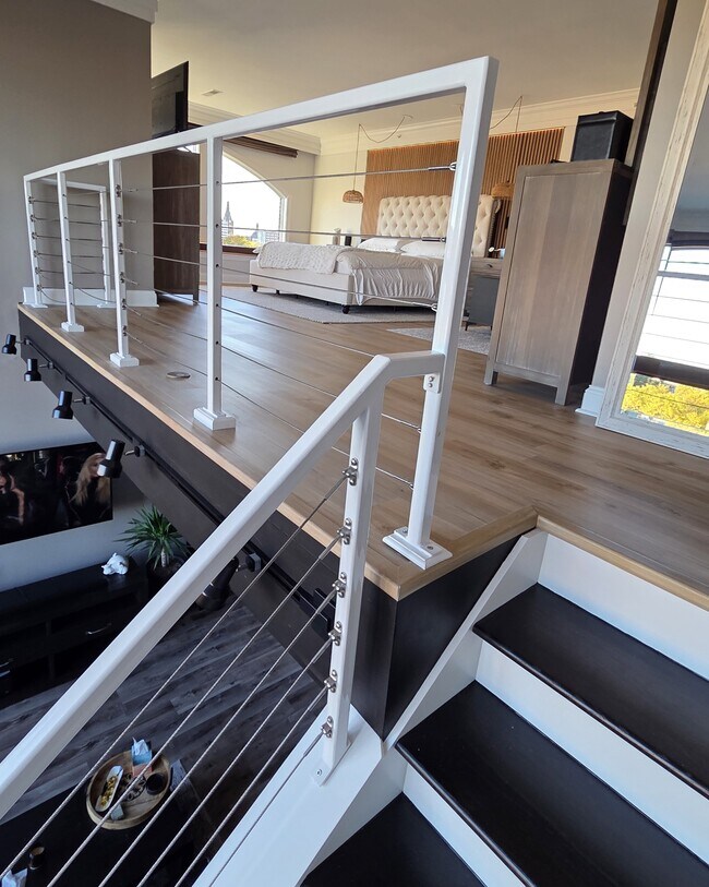 Building Photo - 1515 N Van Buren St