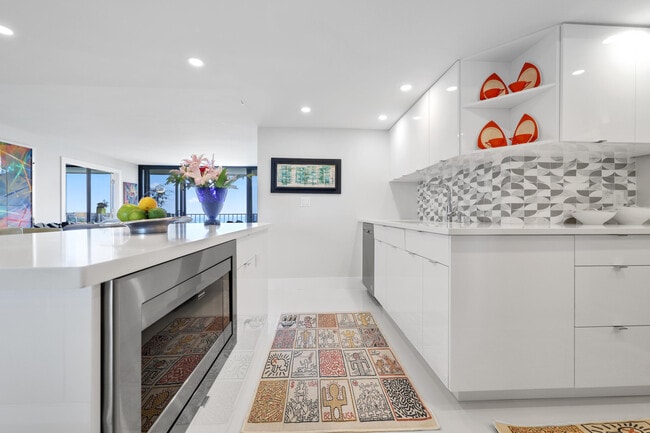 Building Photo - 5600 N Flagler Dr