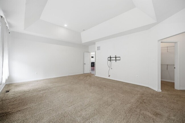 Building Photo - 24267 Purple Finch Dr