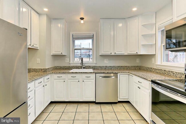 Building Photo - 1024 N Monroe St