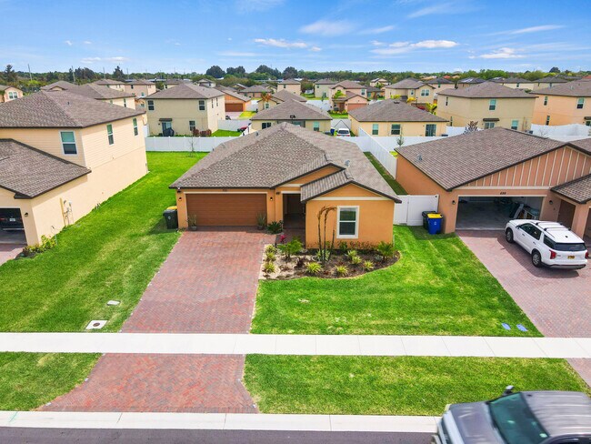 Building Photo - 701 Carlyle Wy