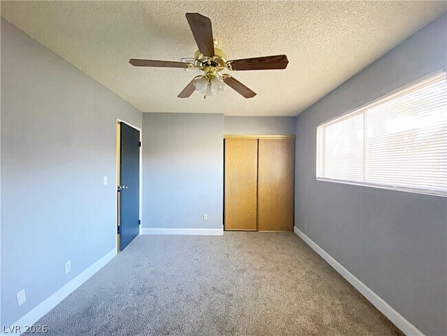 Building Photo - 894 Rhinegold Way