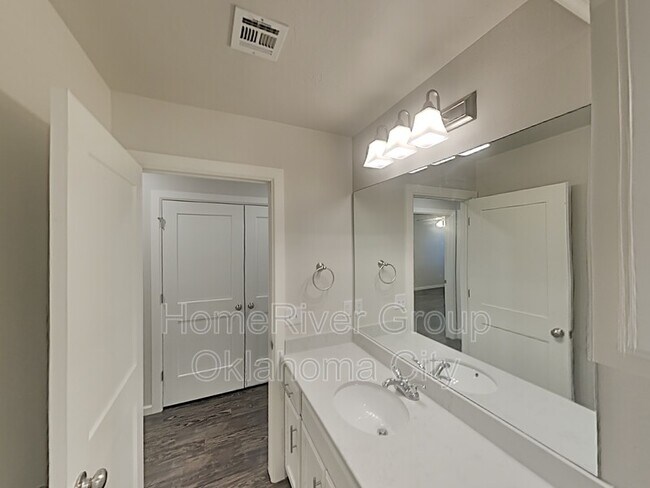 Building Photo - 421 Summit Ridge Dr