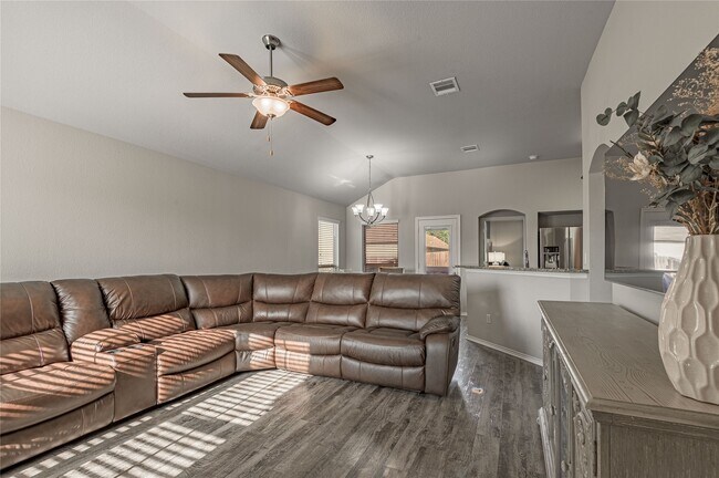 Building Photo - 133 Bates Ct