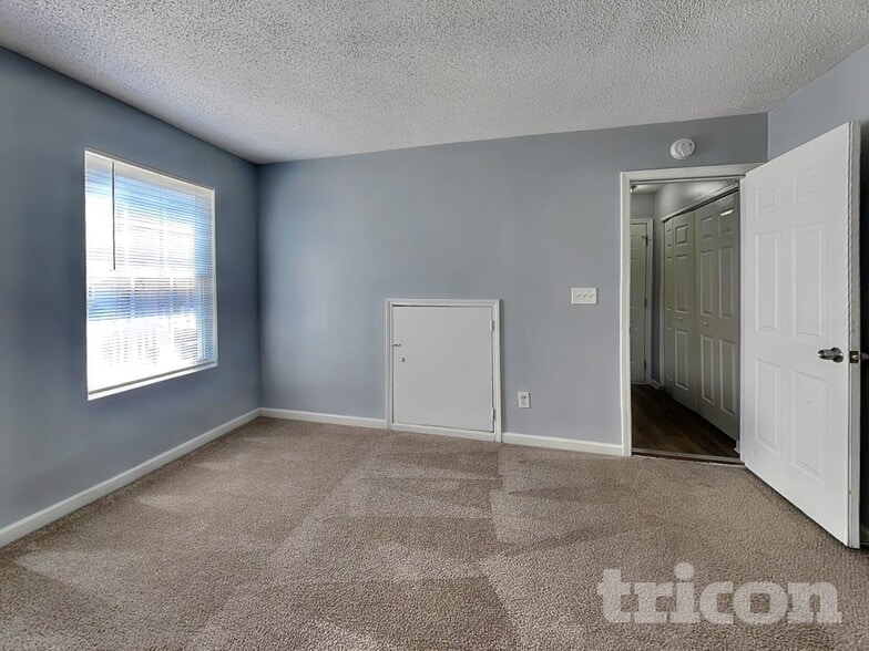 Building Photo - 245 Longview Dr