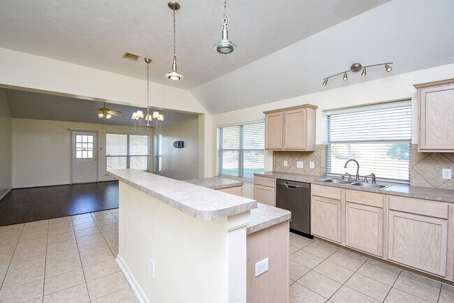 Building Photo - 20802 Oak Rain Ct