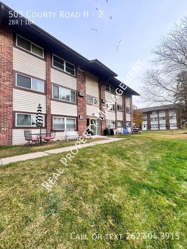 Building Photo - Spacious 2 Bedroom Lower Apartment @ Creek...