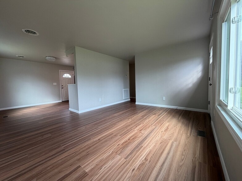 Building Photo - 407 Rothey Dr